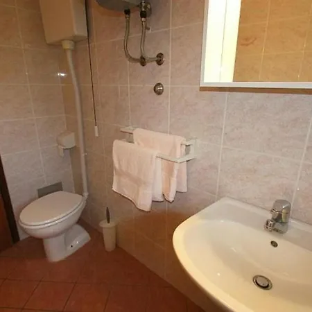 Appartamento In 5305 Novi Vinodolski