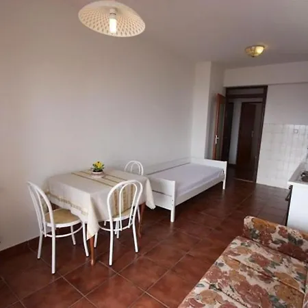 In 5305 Appartamento Novi Vinodolski